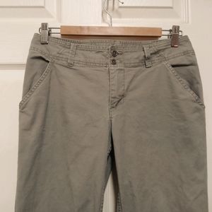Columbia Khaki Pants in 4 Regular